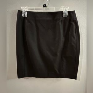 Banana Republic short pencil skirt. Size 4P. Black. New with tags